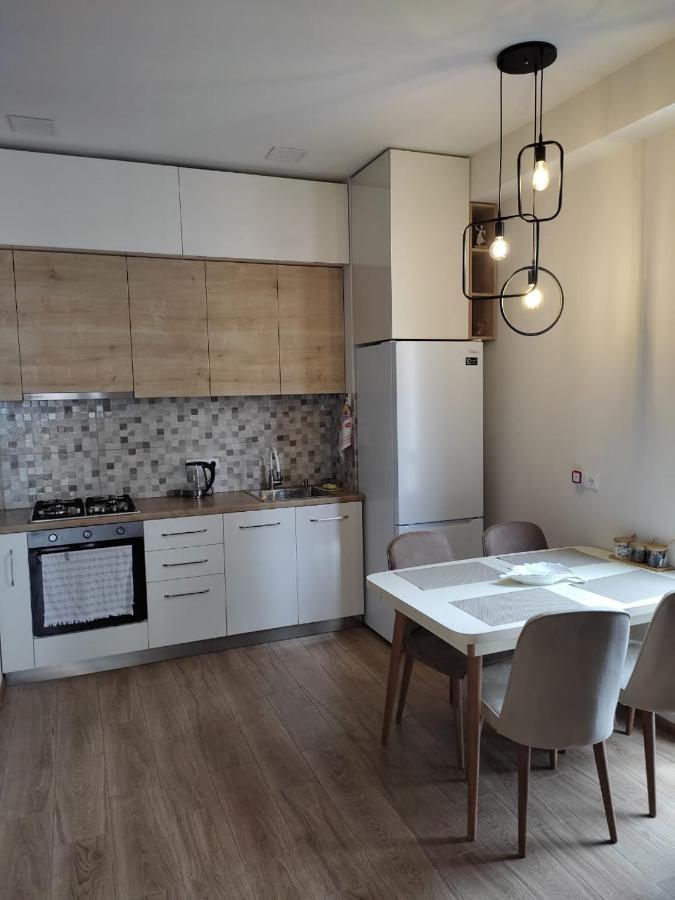 Lovely & Cozy In Isani Апартаменты Тбилиси